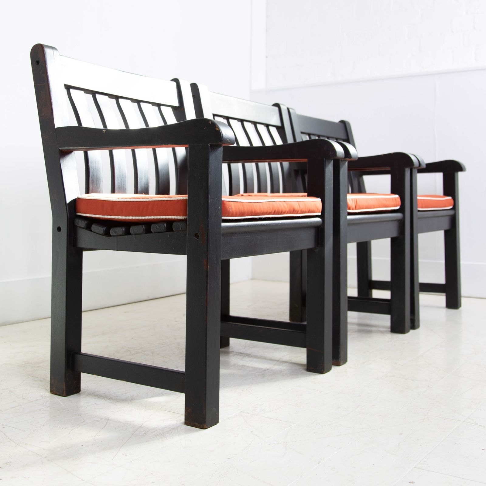 photo vintage Set Of 6 Quality Painted Teak Garden Chairs