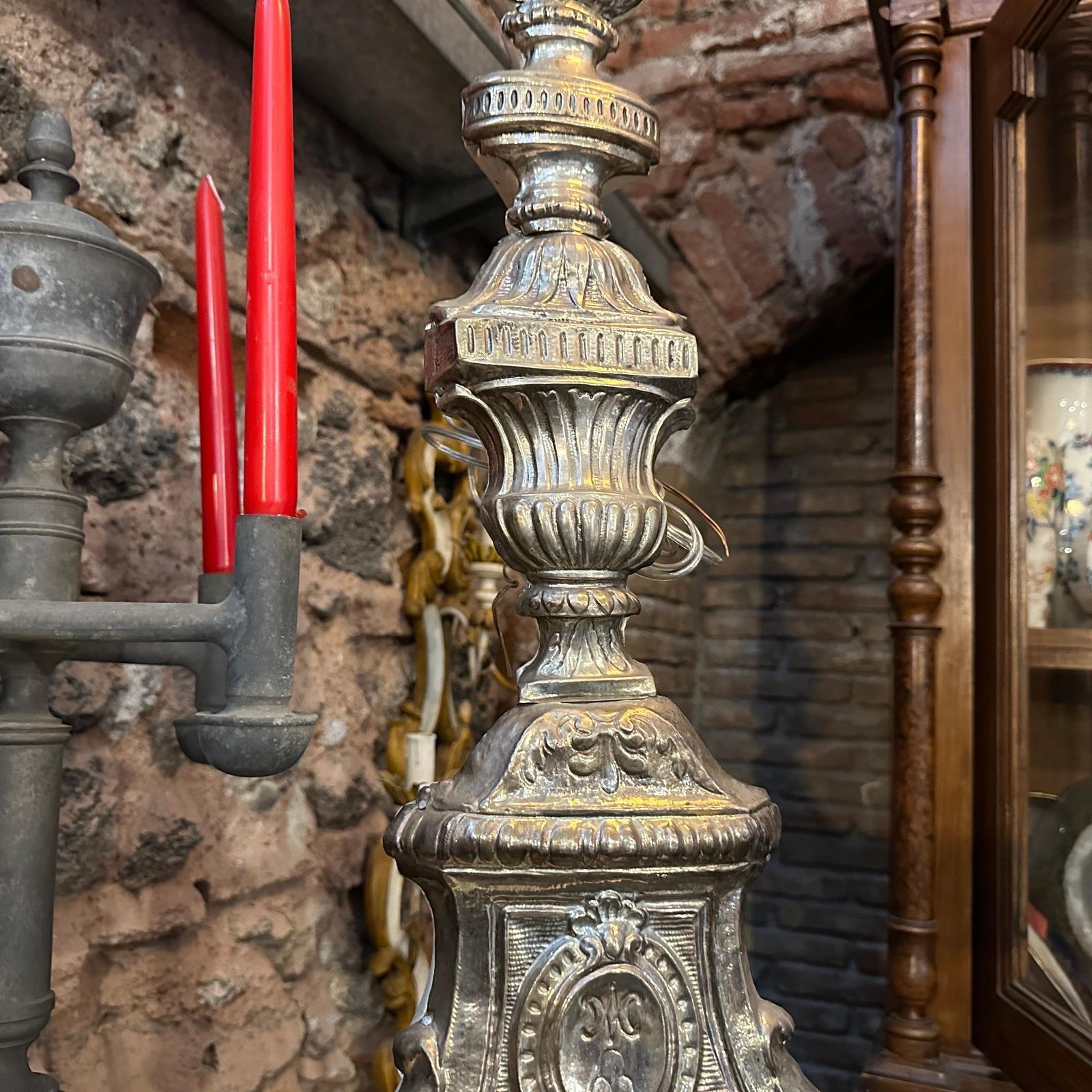 photo vinterior Louis XV Wood And Metal Italian Torchere Mounted As A Table Lamp