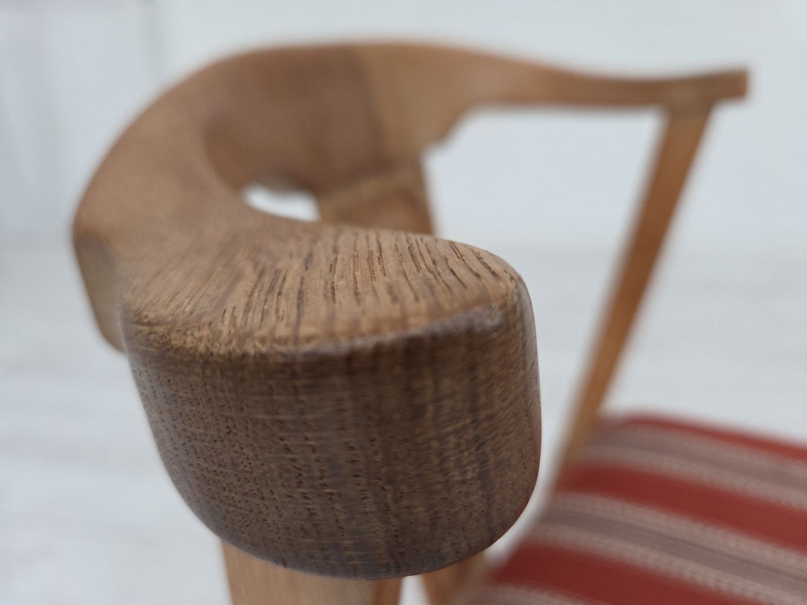 Ca. Jaren 1960, Paar Deense Eetkamerstoelen, Massief Eikenhout, Meubelwol. photo furniture