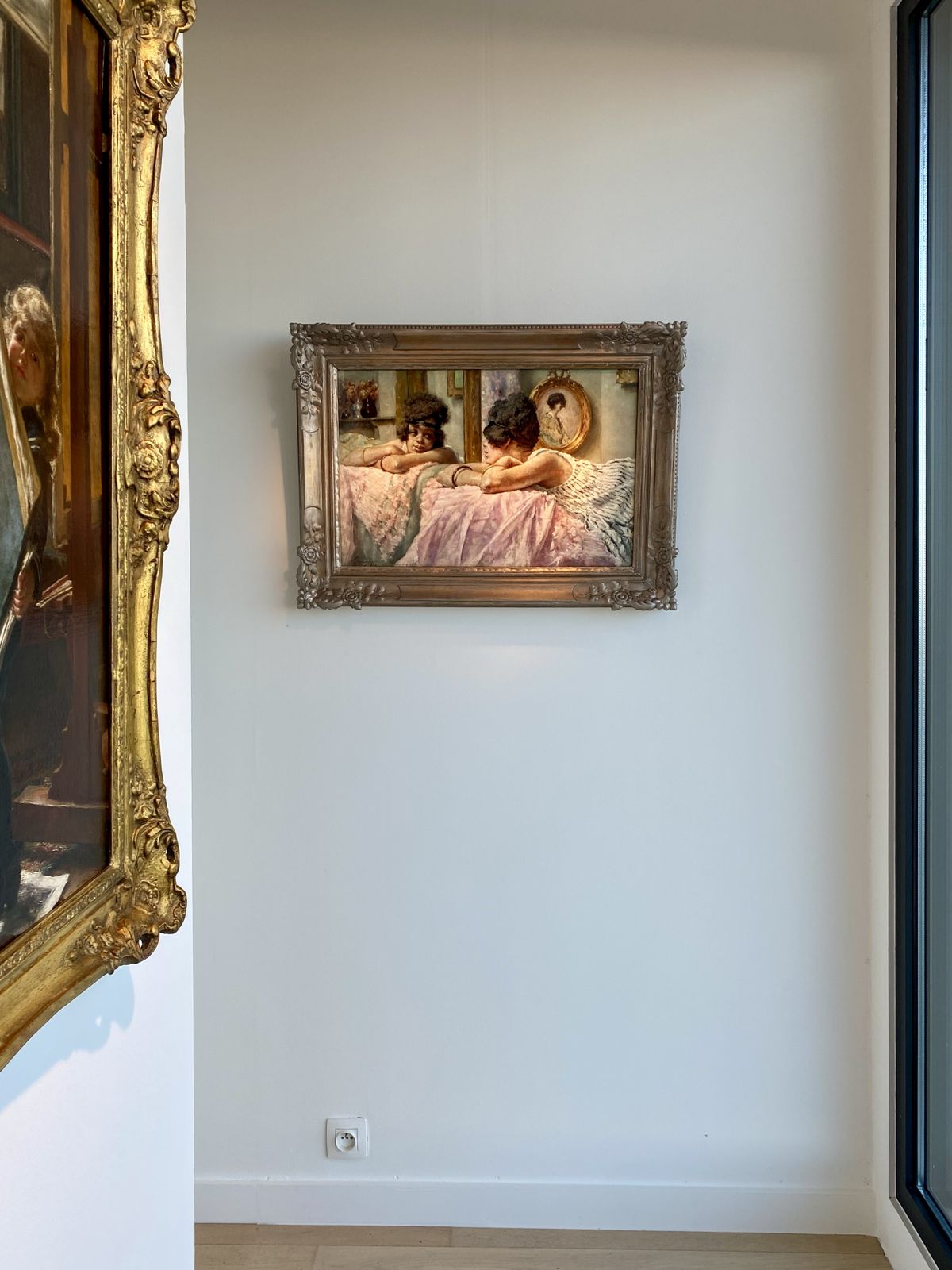 photo vinterior 'Girl At The Mirror' By Victor Abeloos (1881 – 1965), Signed And Dated 1920