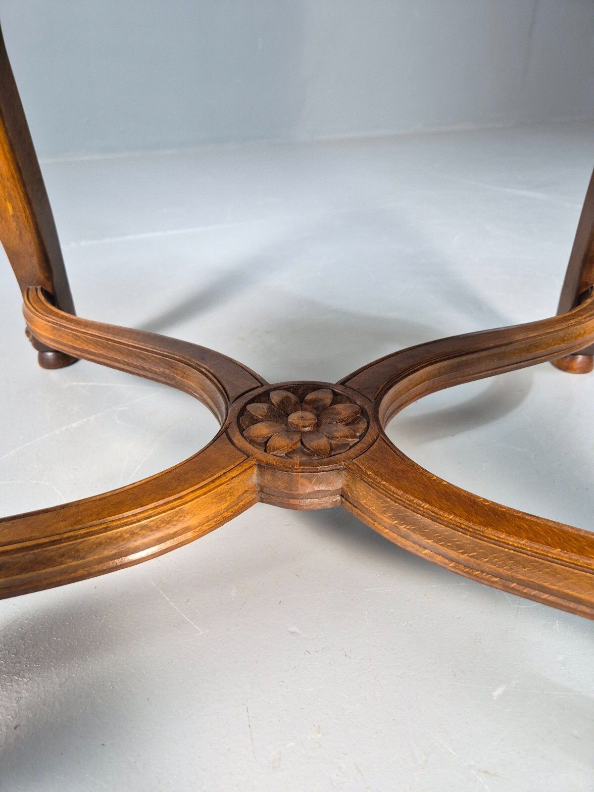photo furniture Vintage Danish Lounge Brown Floral Oak 17th Century Style Eb8996 Vclo