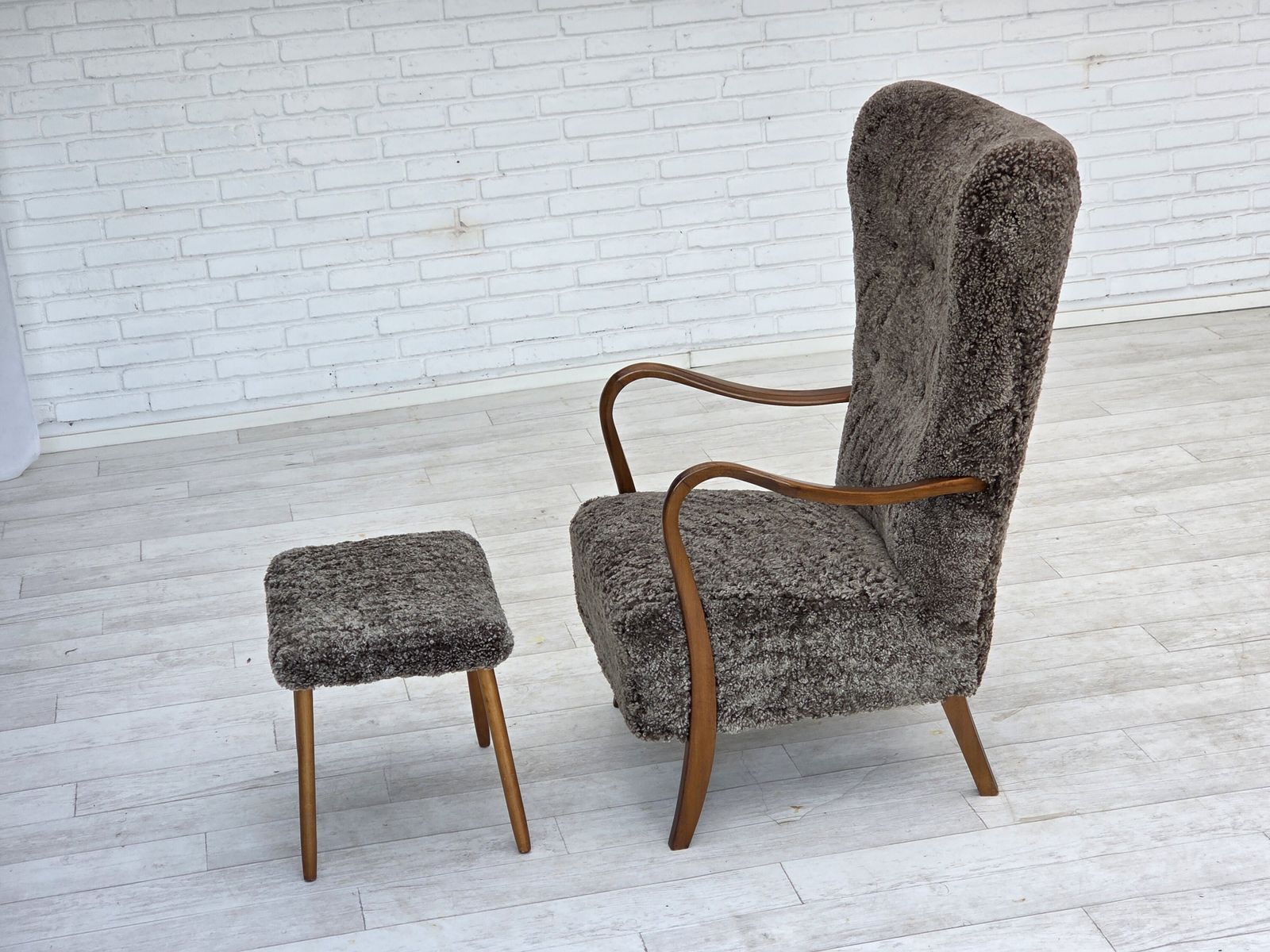 Ca. Jaren 1960, Opnieuw Beklede Deense Fauteuil, Echt Schapenleer. photo vinterior