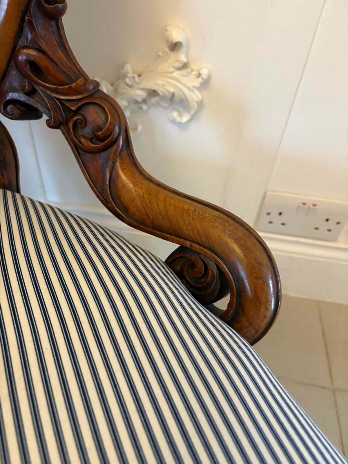 photo for sale Superb Quality Carved Walnut Antique 19th Century Ladies Chair
