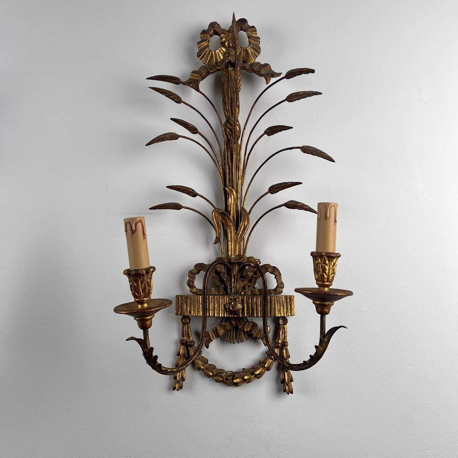 A Pair Of Early C20th Italian Giltwood & Toleware Wall Sconces photo 950.0