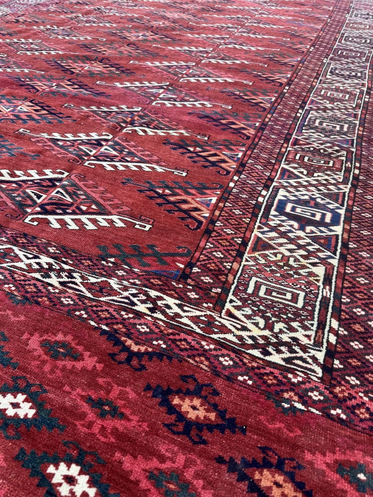 photo furniture Antique Turkmen Yomut Carpet 2.98m X 1.94m