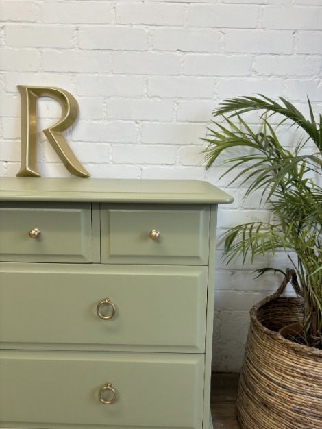 645.0 Stag Minstrel Chest Of 4 Over 2 Drawers Painted Green photo