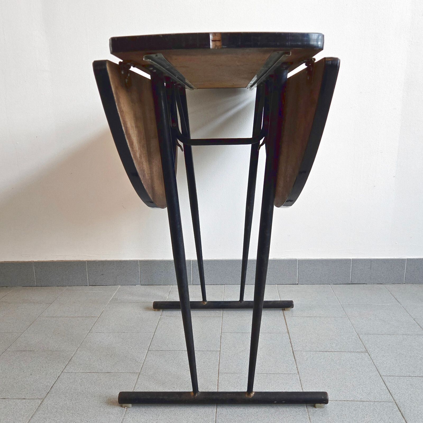 photo vintage Vintage 1950s Formica 50s Retro Zazou Extendable Folding Round Dining Table