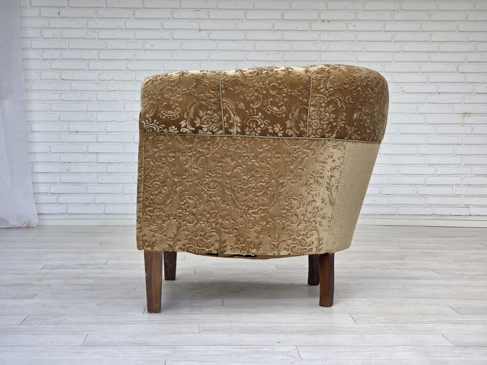 Jaren 1960, Deense Vintage Fauteuil, Groen Meubelvelours, Essenhout Poten. photo furniture