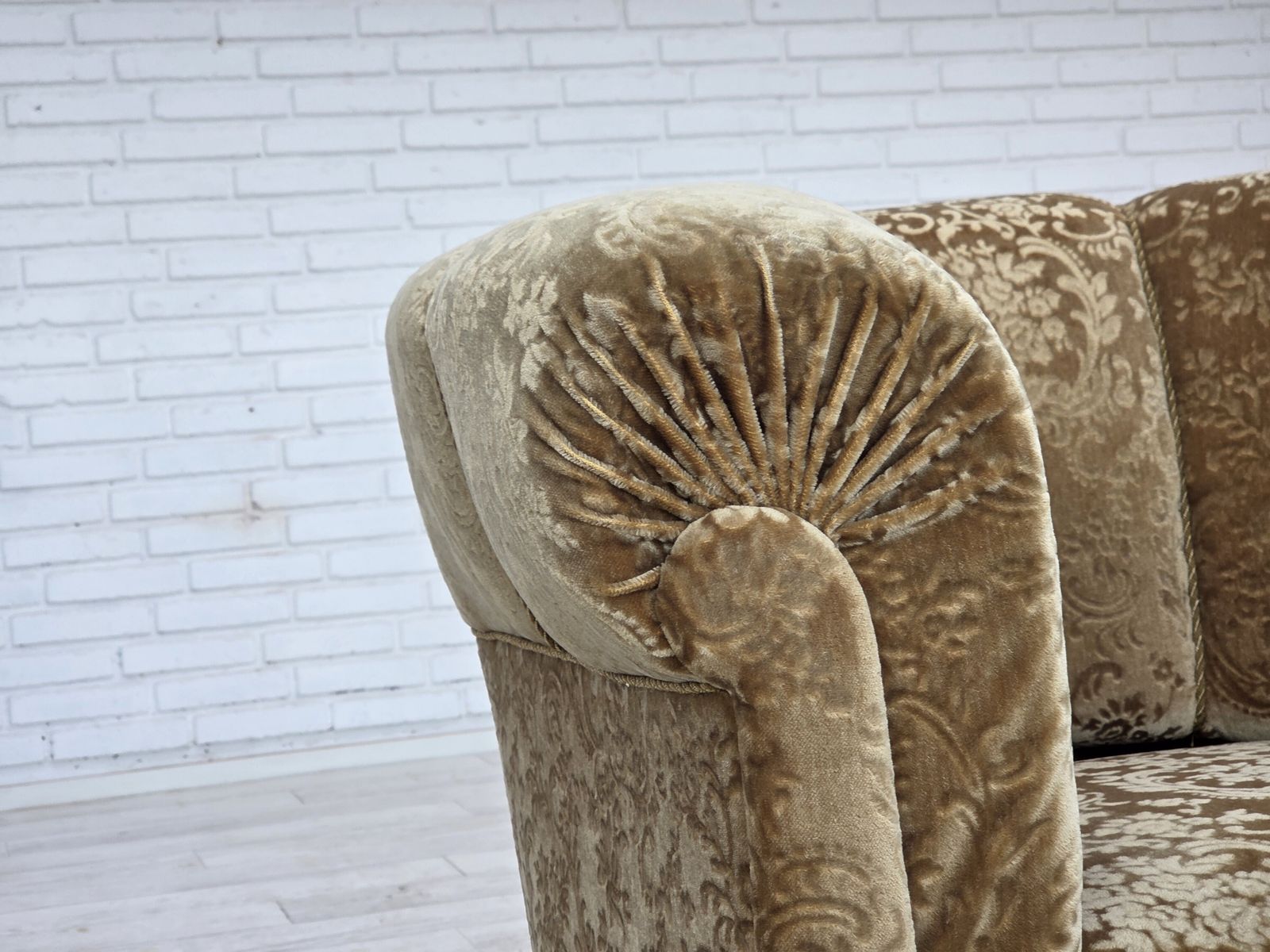 Meubels Jaren 1960, Deense Vintage Fauteuil, Groen Meubelvelours, Essenhout Poten. photo
