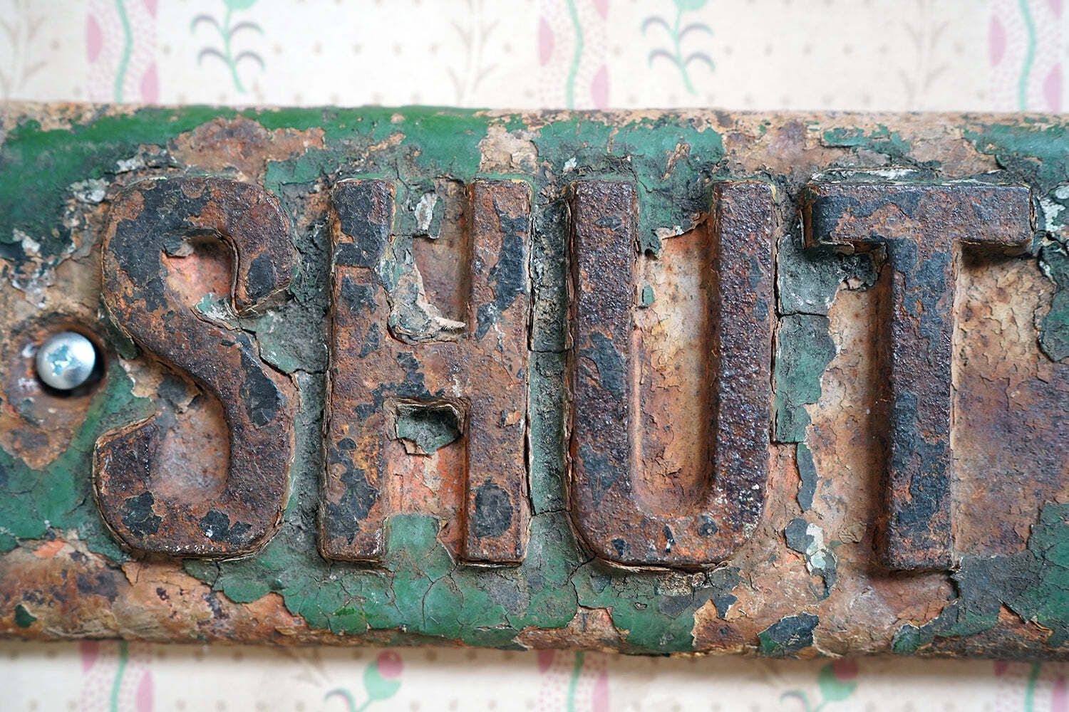 An Early 20thc London & Southwestern Railway Painted Cast Iron Sign; ‘Shut This Gate’ photo Home Decor