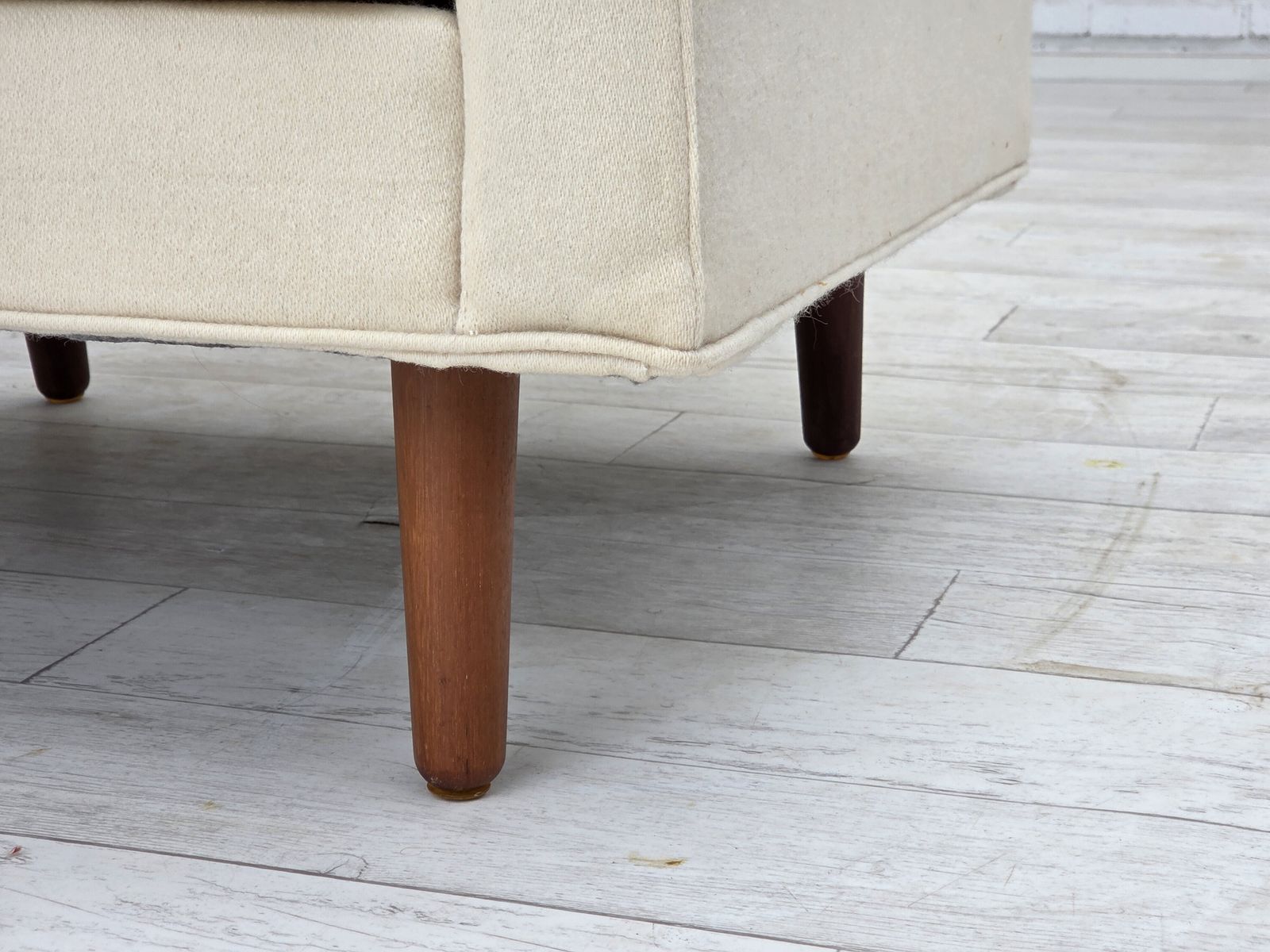 Ca. Jaren 1970, Deense Fauteuil, Meubelwol, Teakhouten Poten. photo Meubels