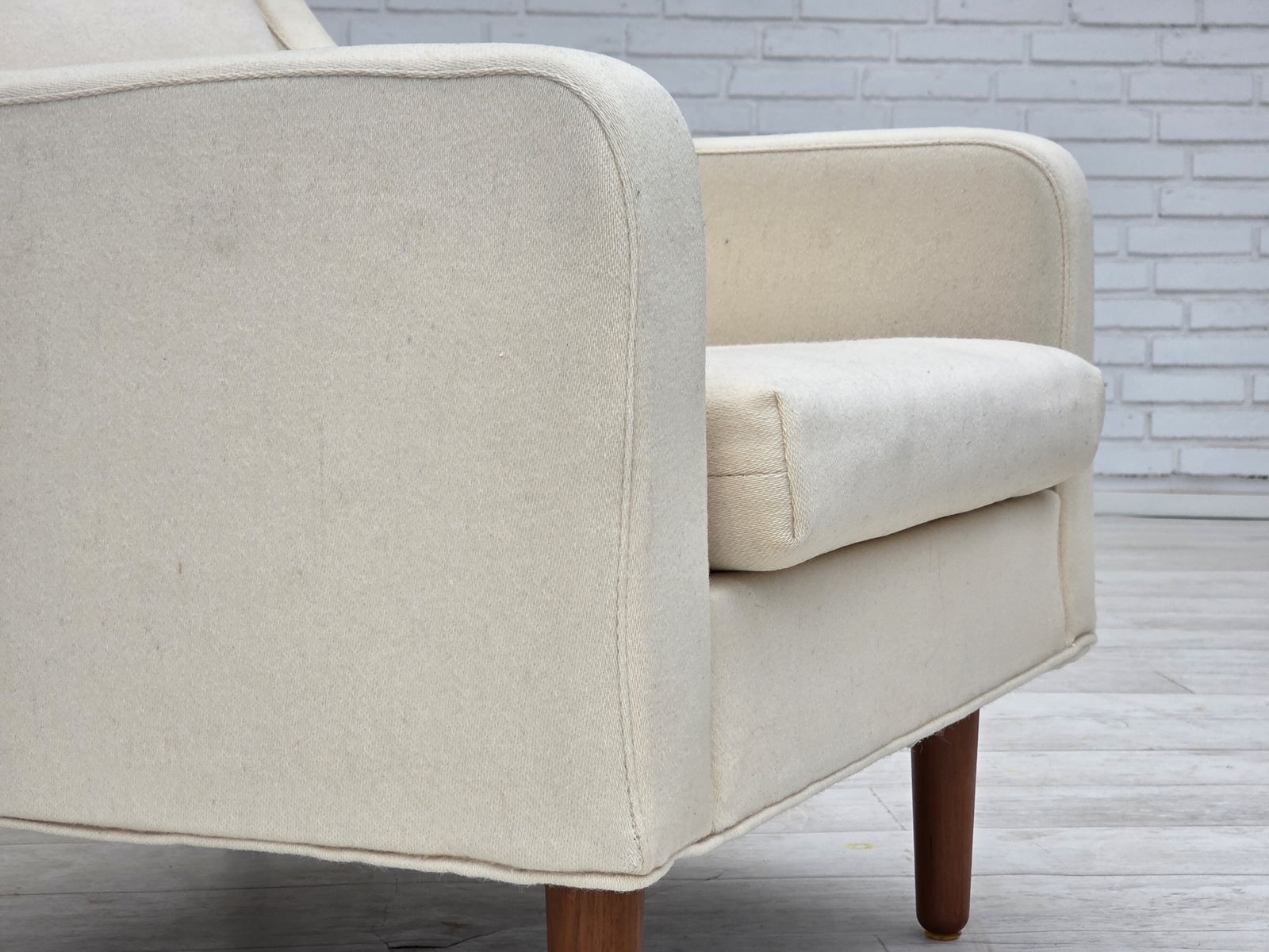 Ca. Jaren 1970, Deense Fauteuil, Meubelwol, Teakhouten Poten. photo vintage