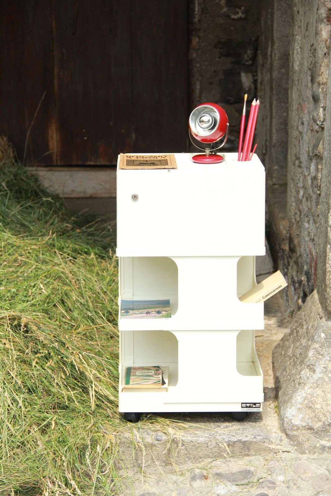Neolt, Italian Cream Plastic Trolley By Giovanni Pelis For Stile Neolt, Italy, 1960s photo furniture