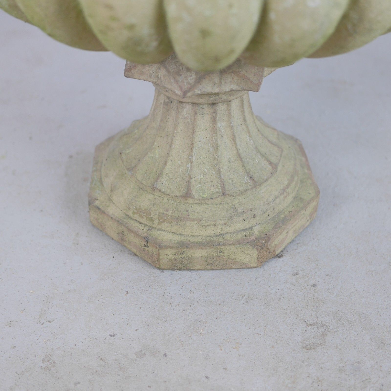 photo vinterior Large Weathered Buff Terracotta Garden Urn Tazza Planter #101477