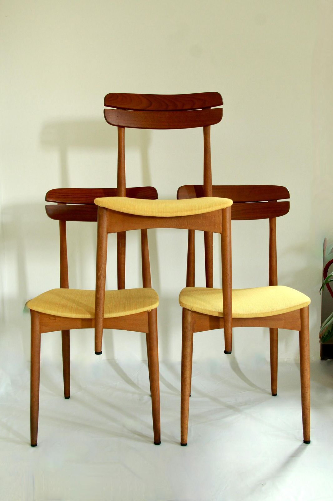 photo furniture Mostarda, Vintage Mid Century Teak Danish / Scandinavian Chair, 1960s