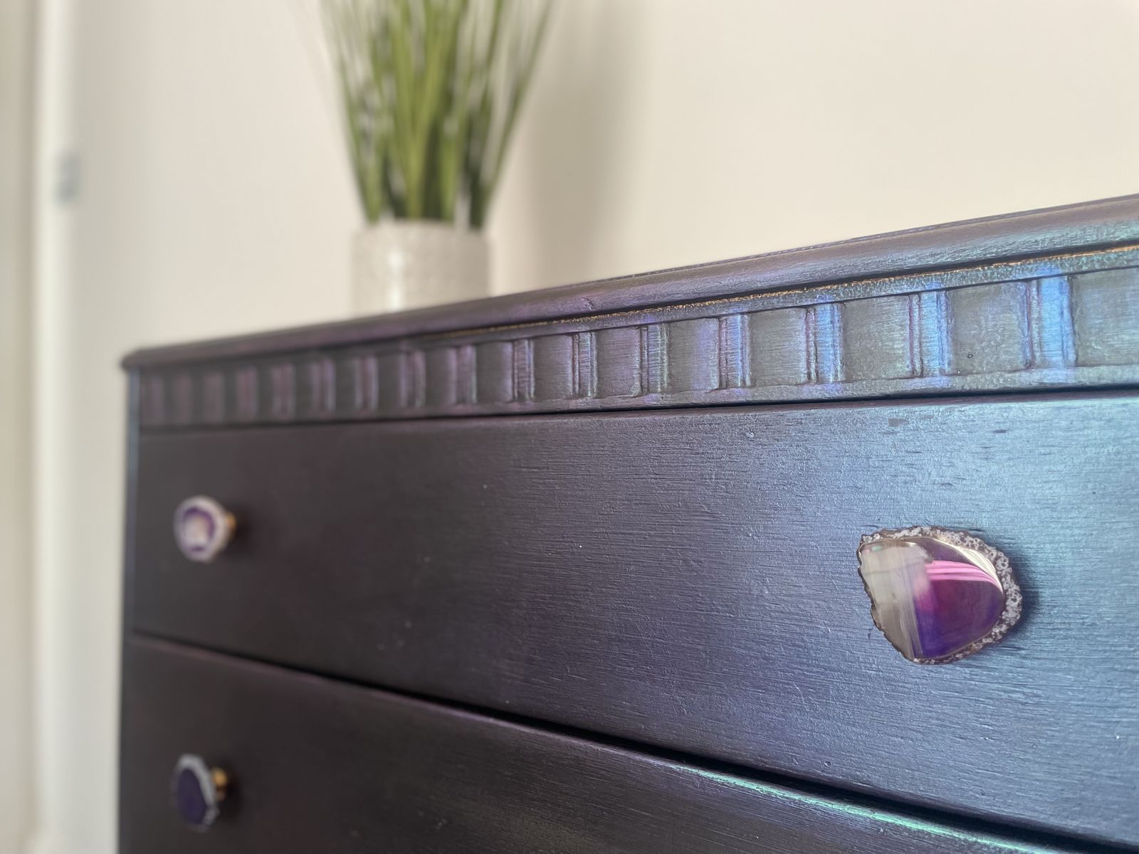 photo vinterior Vintage Harris Lebus, Chest Of Drawers ,Black And Metallics Finish