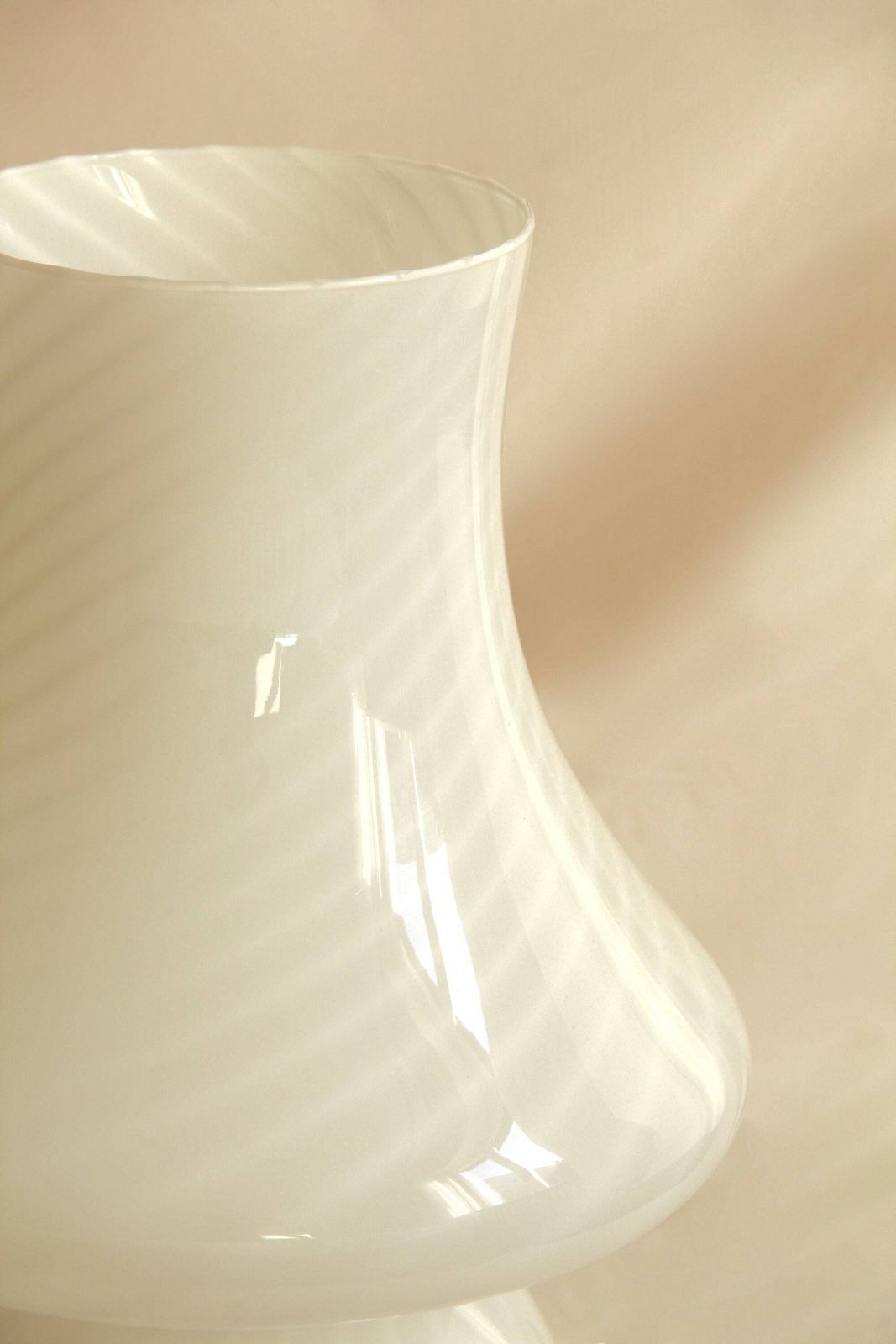 Magnolia, Vintage Imposing Xxl Swirl Murano Mushroom Lamp, Italy, 1970s photo furniture