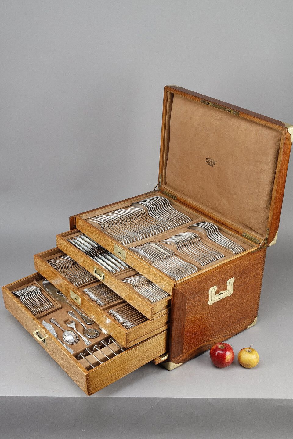 Important Silver And Pear Flatware , In Original Case. Tétard Frères. photo furniture