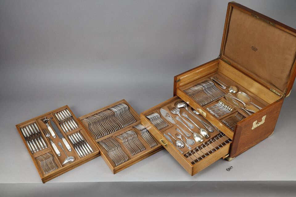 Important Silver And Pear Flatware , In Original Case. Tétard Frères. photo vinterior