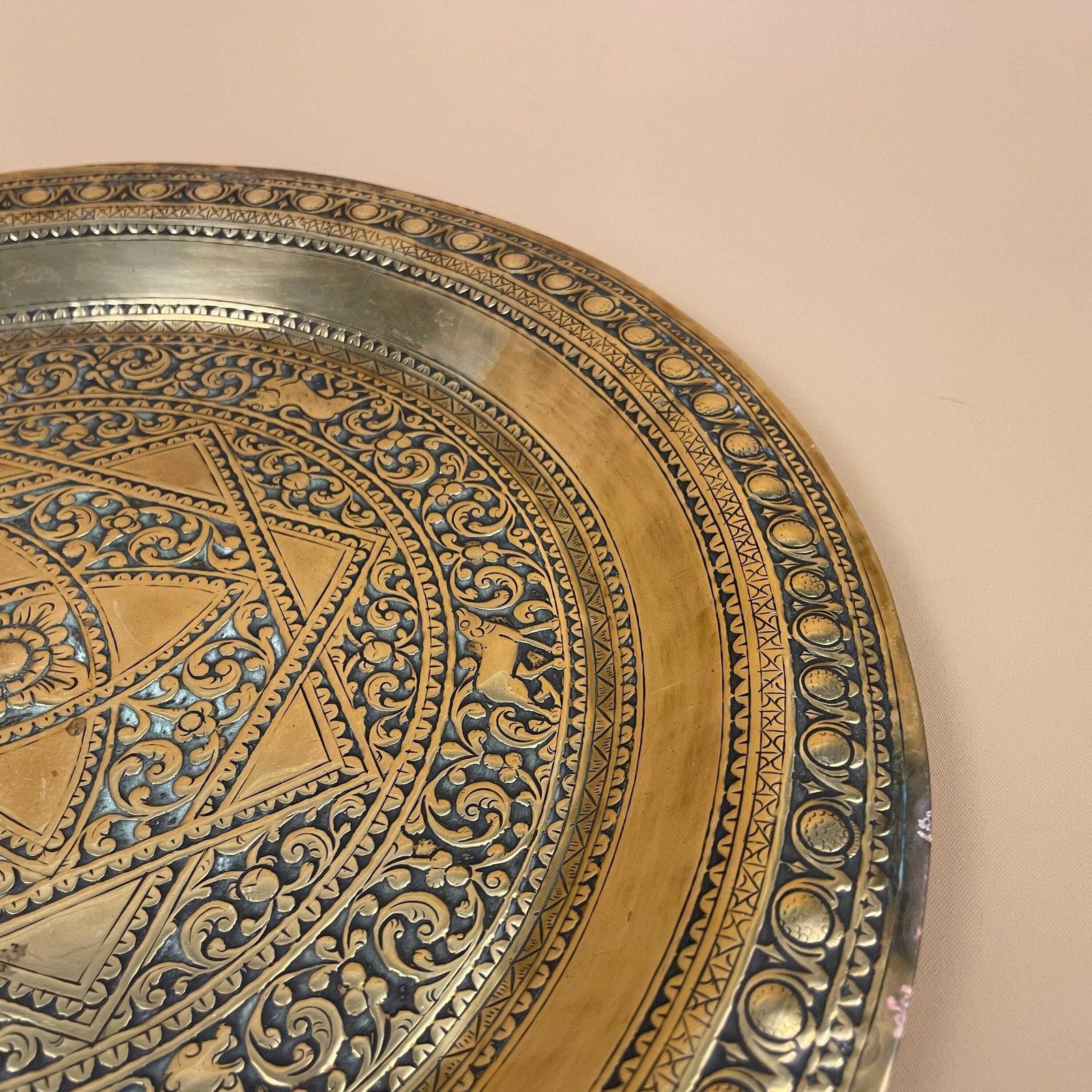 Indian Metal Gold Brass Tray 36cm Animal Pattern Decorative Black Inlay Circle Round Handmade Etched Intricate Vintage Antique photo 73.0