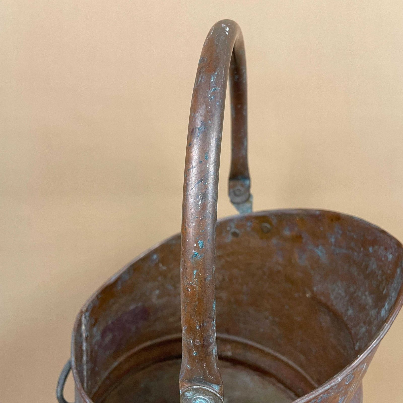 photo furniture Antique Metal Copper Coal Bucket Handle Fireside Fire Side Scuttle Gold Brass Trims Helmet Farmhouse Cottage Aged Patina Vintage Fireplace