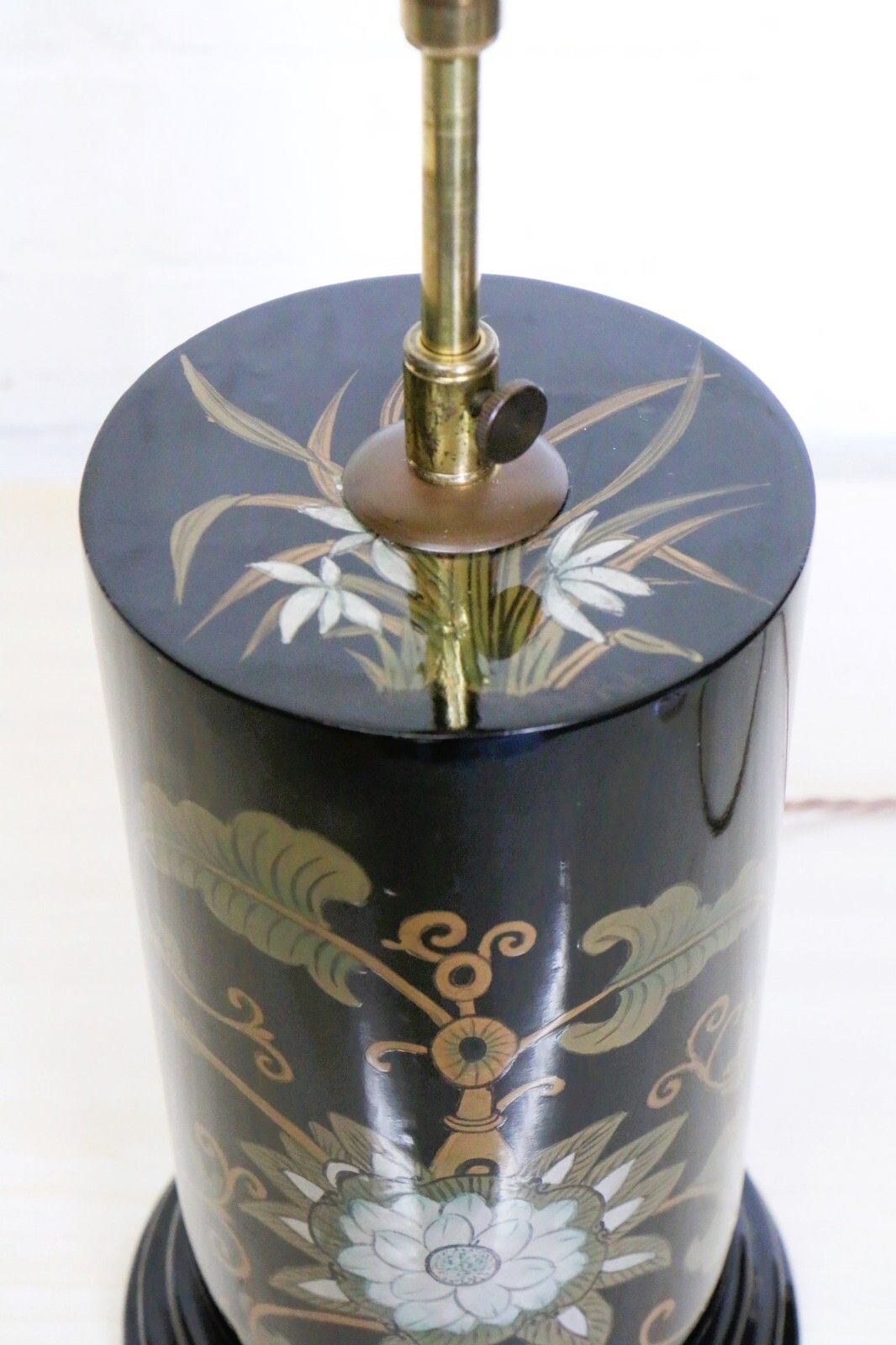 Table Lamp Vintage Oriental Wooden Lacquered Lamp Black & Hand Painted Decor 60s photo vinterior