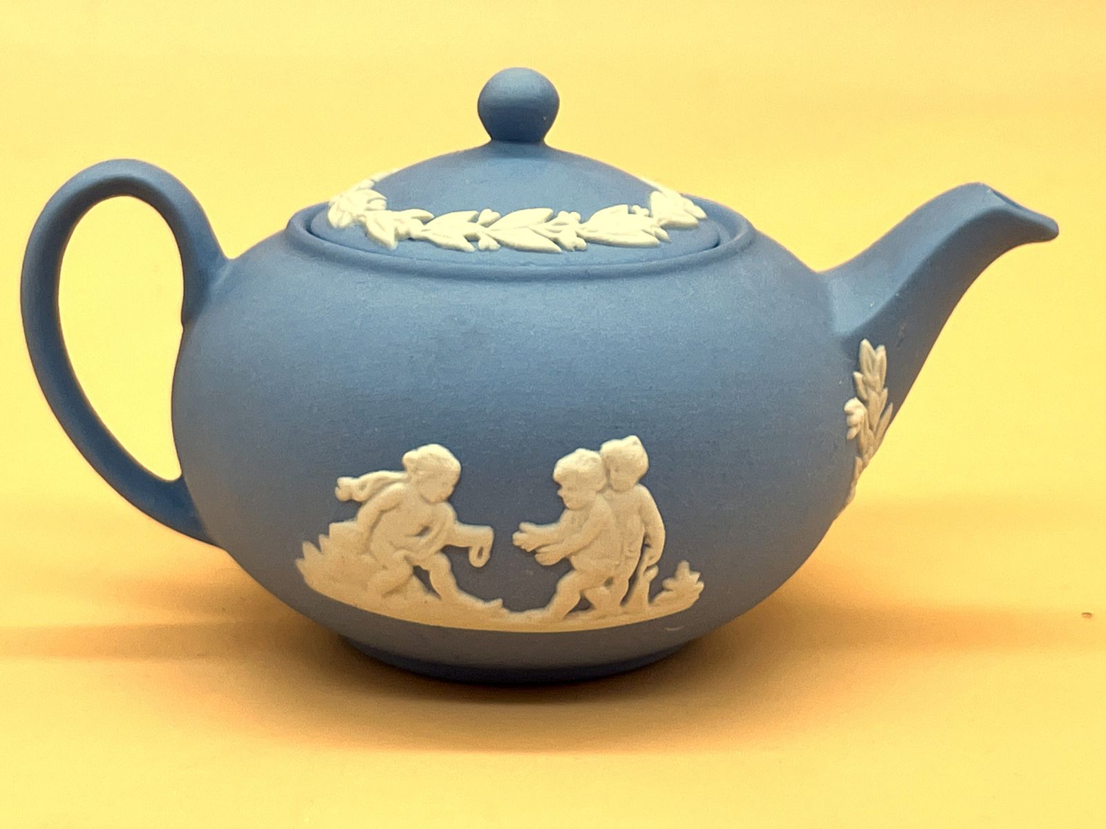 Wedgwood Pottery Blue Jasperware Miniature 3 Piece Cabinet Display Tea Set.  Teapot, Creamer & Sugar. photo vinterior