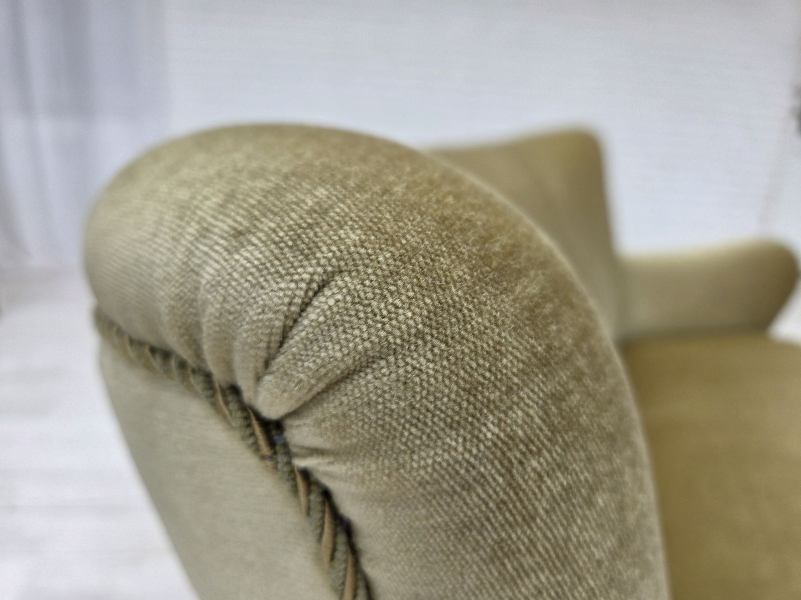 Ca. Jaren 1960, Deense 2 Zitsbank, Groen Meubelvelours, Beukenhouten Poten. photo furniture