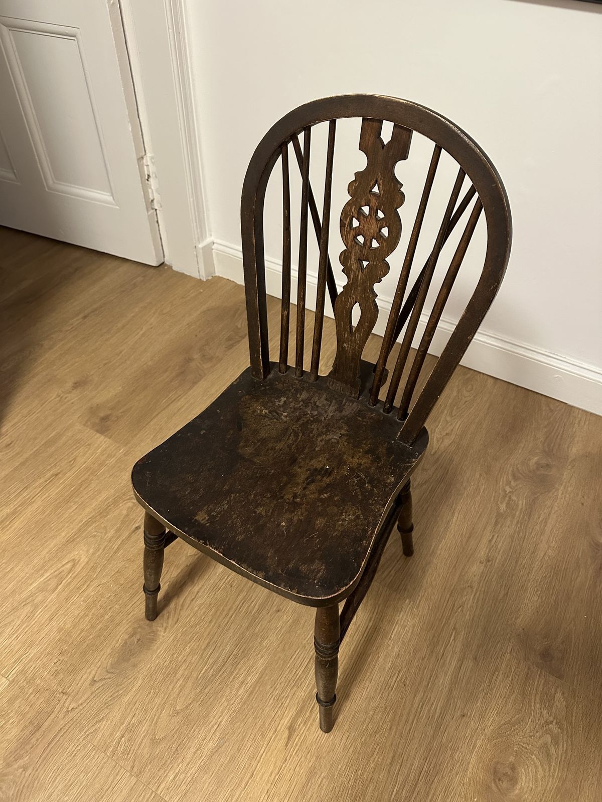 Early 19th Century Elm Wheelback Windsor Chair | English Antique photo for sale