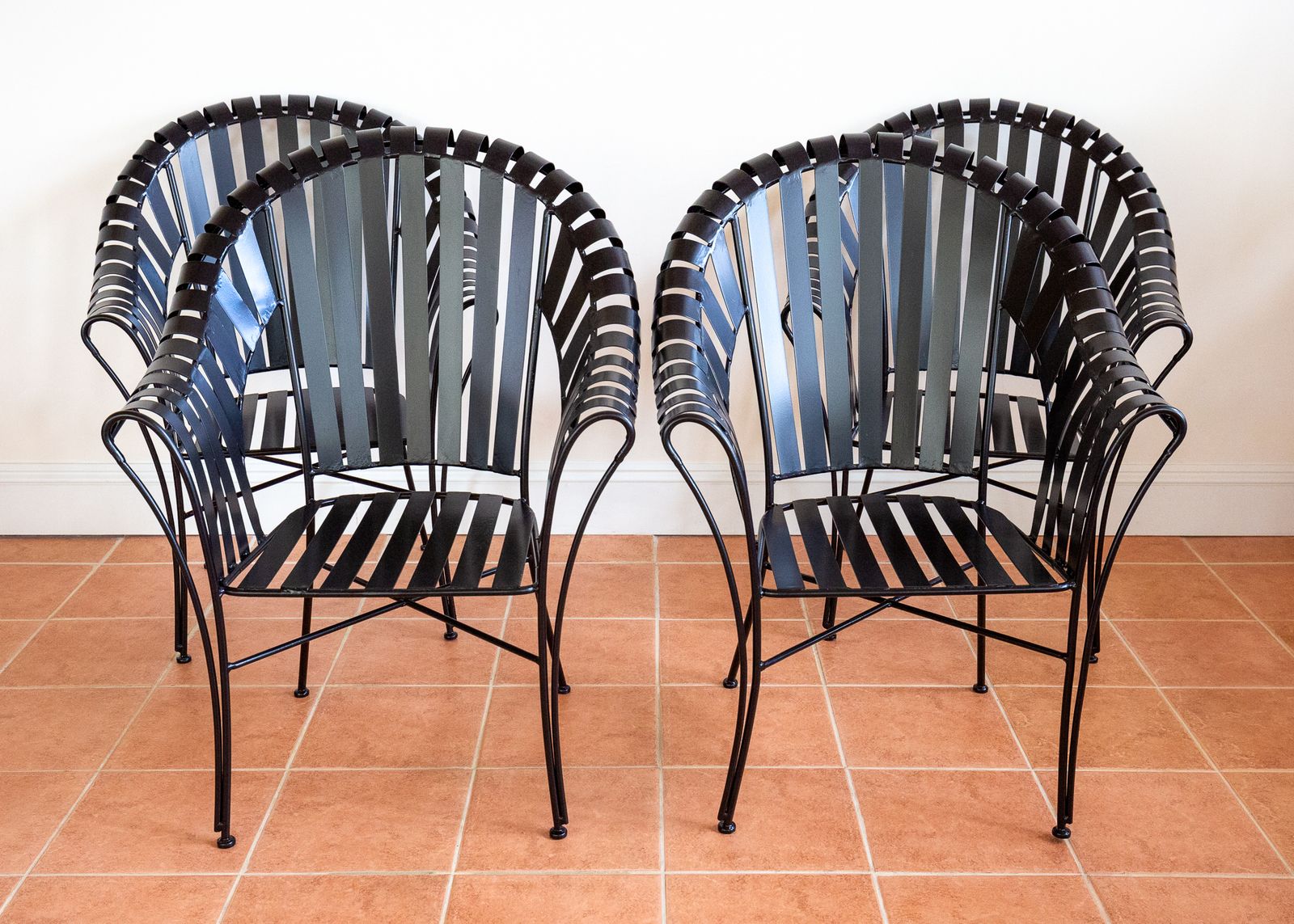 Set Of 4 Modernist Iron Strap Garden Armchairs Pair Sculptural Brutalist 1980s Mcm Patio Outdoors Outside French Machinisme Woodard Carre Salterini photo vinterior