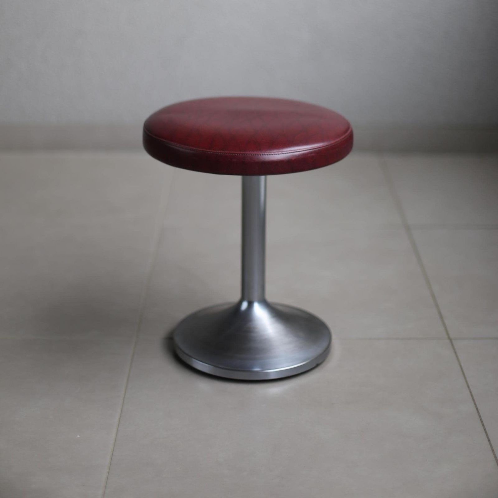 Vintage Bar Stool / Mcm Furniture / Mcm Chair / Industrial Bar Stool / Mid Century Modern 70s Tulip Base Bar Stools / Made In Yugoslavia