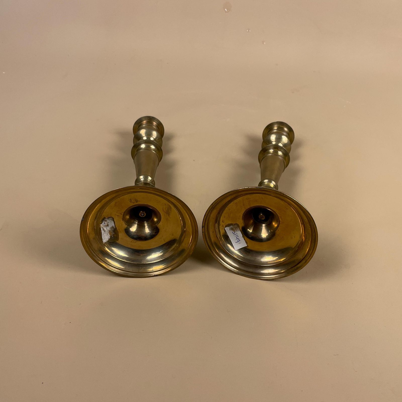 Antique Matching Pair Of Gold Brass Metal Candlestick Candle Stick Vintage Column Taper Dinner Candlesticks Round Base Column Table photo vinterior