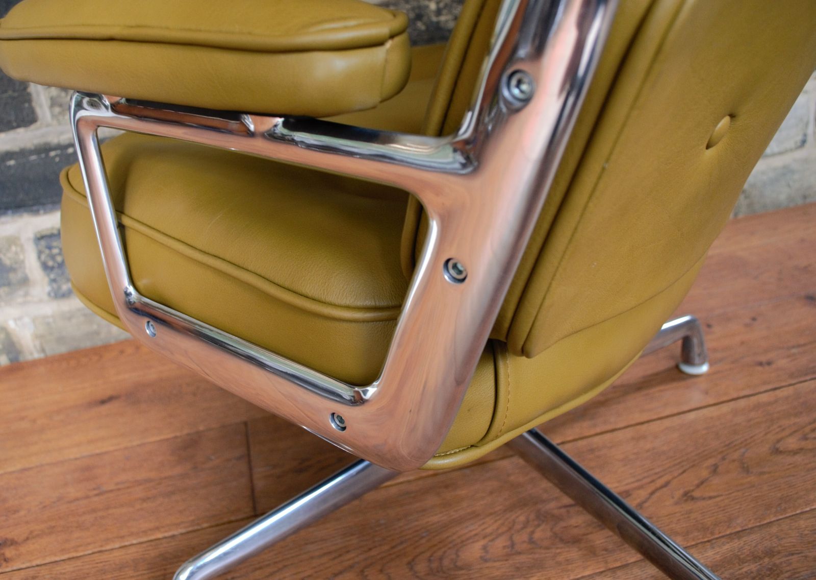 Eames Lobby Chair    Restored / New Leather Upholstery ( See Images ) photo vintage