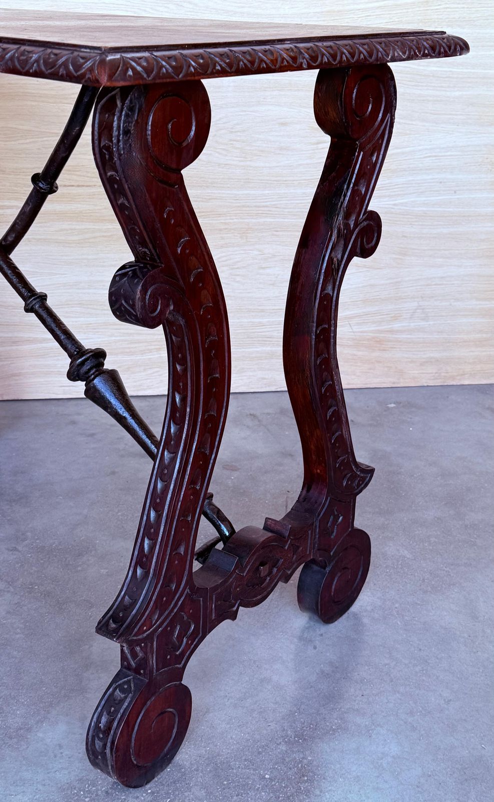 Table d'appoint baroque espagnole ébonisée, pieds en lyre, XIXe siècle photo vinterior