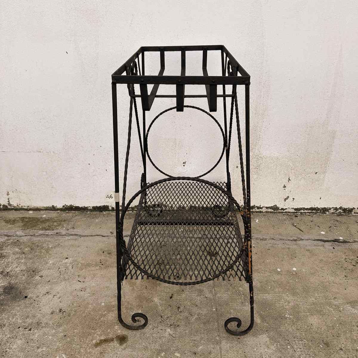 Rustic Design Iron Plant Stand, Ideal For Adding An Elegant Touch To Your Garden. photo vinterior
