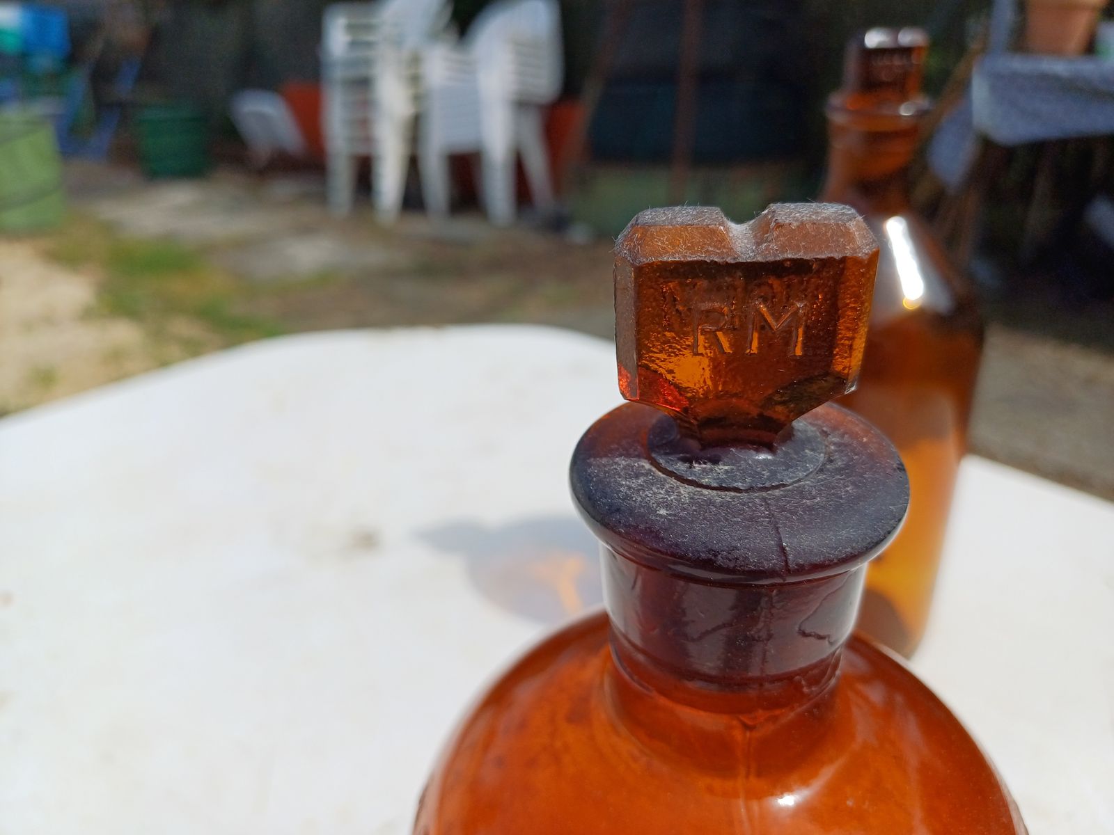 photo vinterior 2 Brown Glass Pharmacy Bottles Toilet Vinegar And Pharmacy Bonnaure