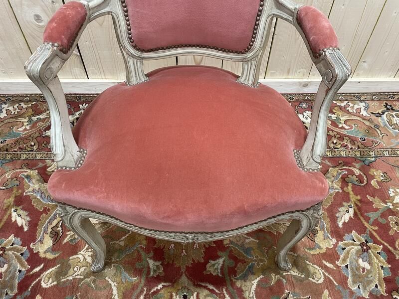 Fauteuil Cabriolet De Style Louis XV En Velours Rose photo vinterior