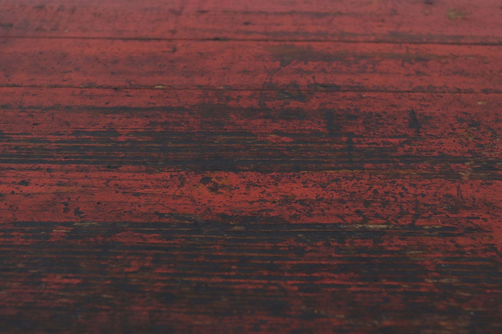 Early 20th Century Red Lacquered Chinese Console Table photo 725.0