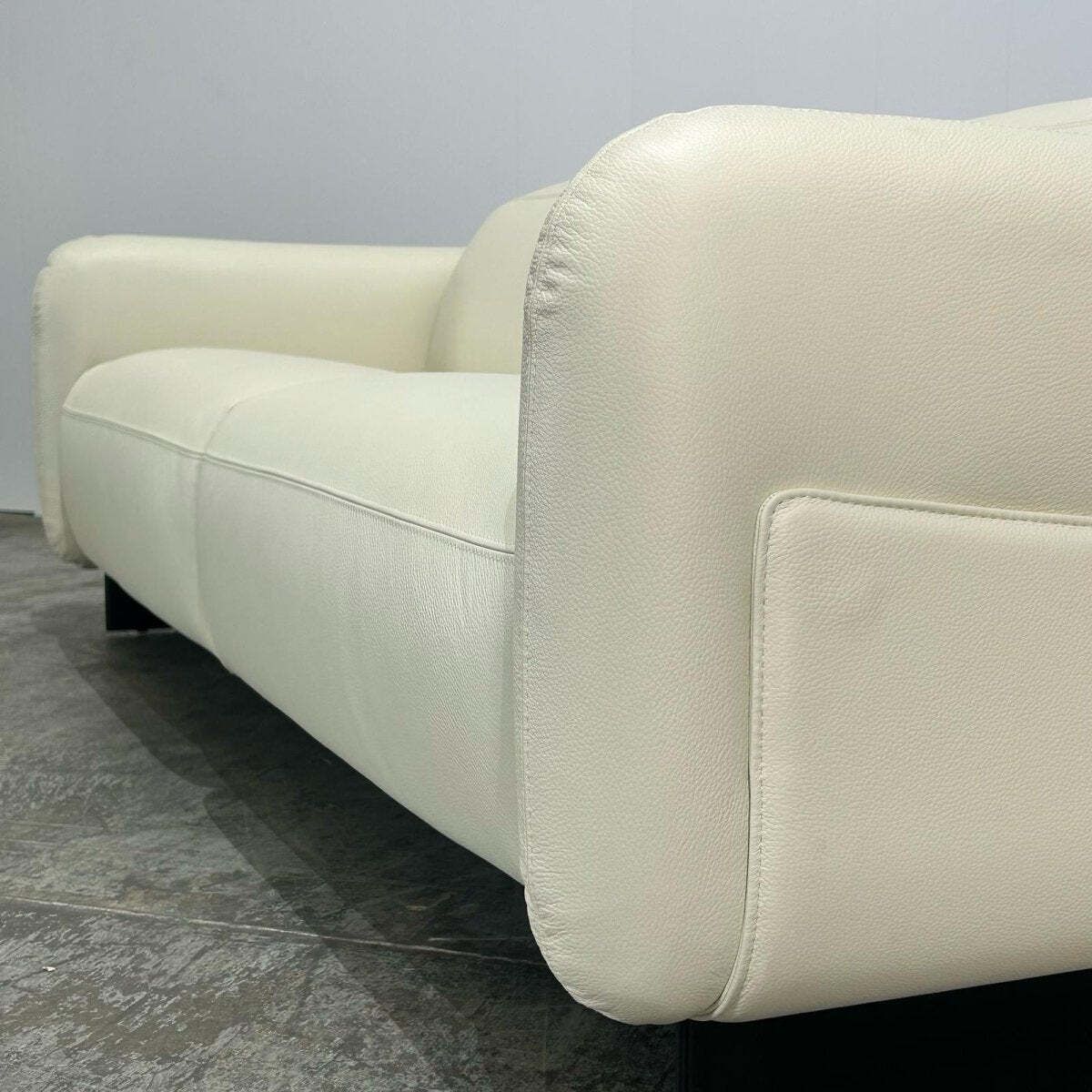 photo furniture Roche Bobois Opale Leather Sofa By Maurizio Manzoni