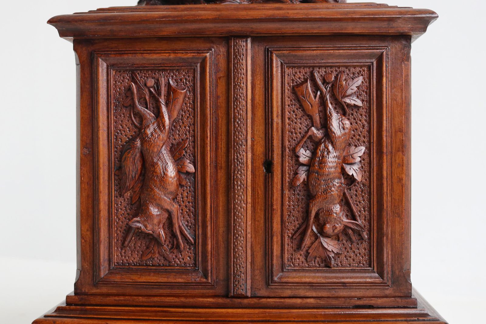 photo furniture Antiek Zwart Woud Sigarenkistje / Humidor 19e Eeuw Gesneden Hert Walnoot Zwitsers