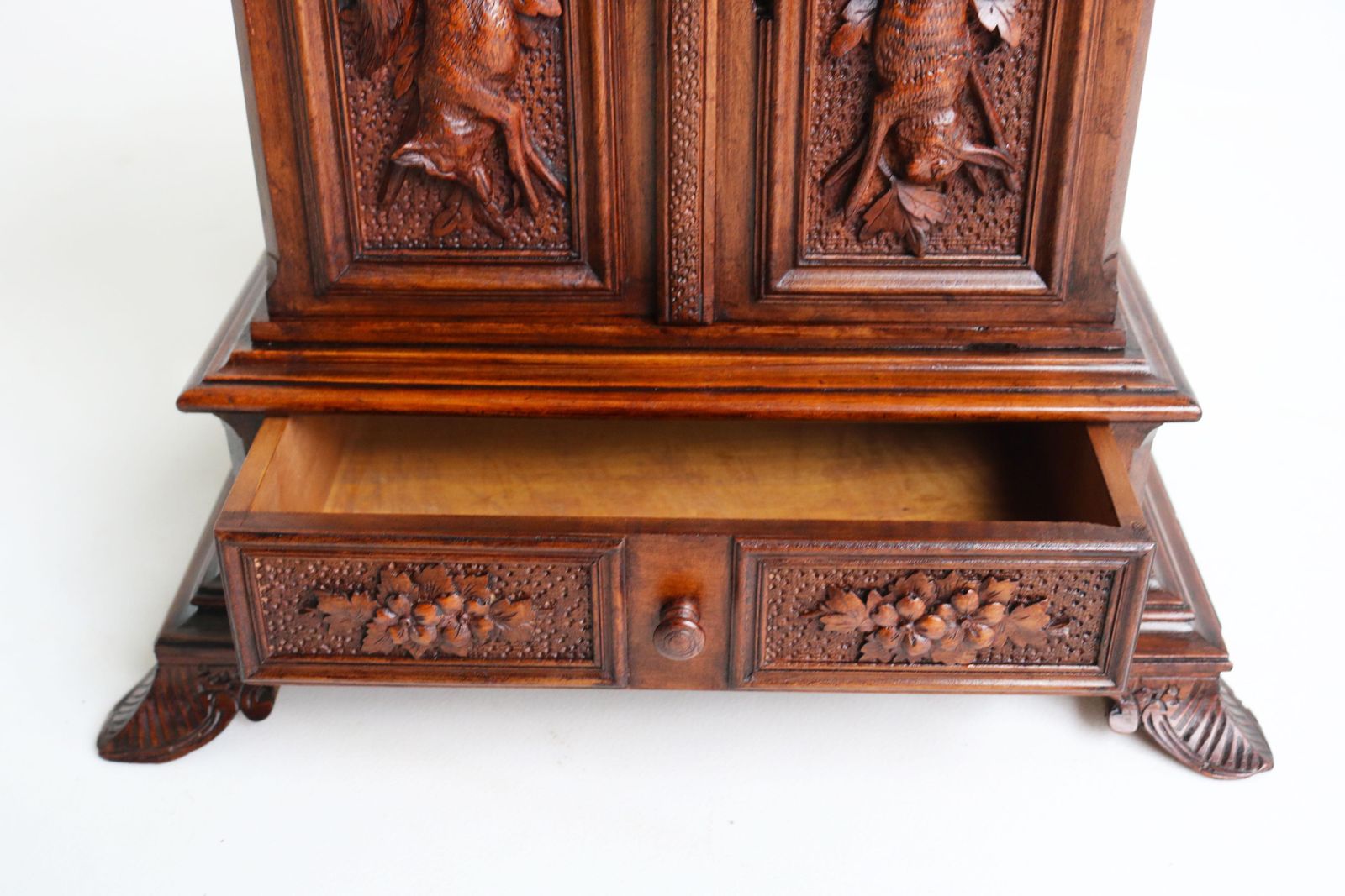 Woonaccessoires Antiek Zwart Woud Sigarenkistje / Humidor 19e Eeuw Gesneden Hert Walnoot Zwitsers photo