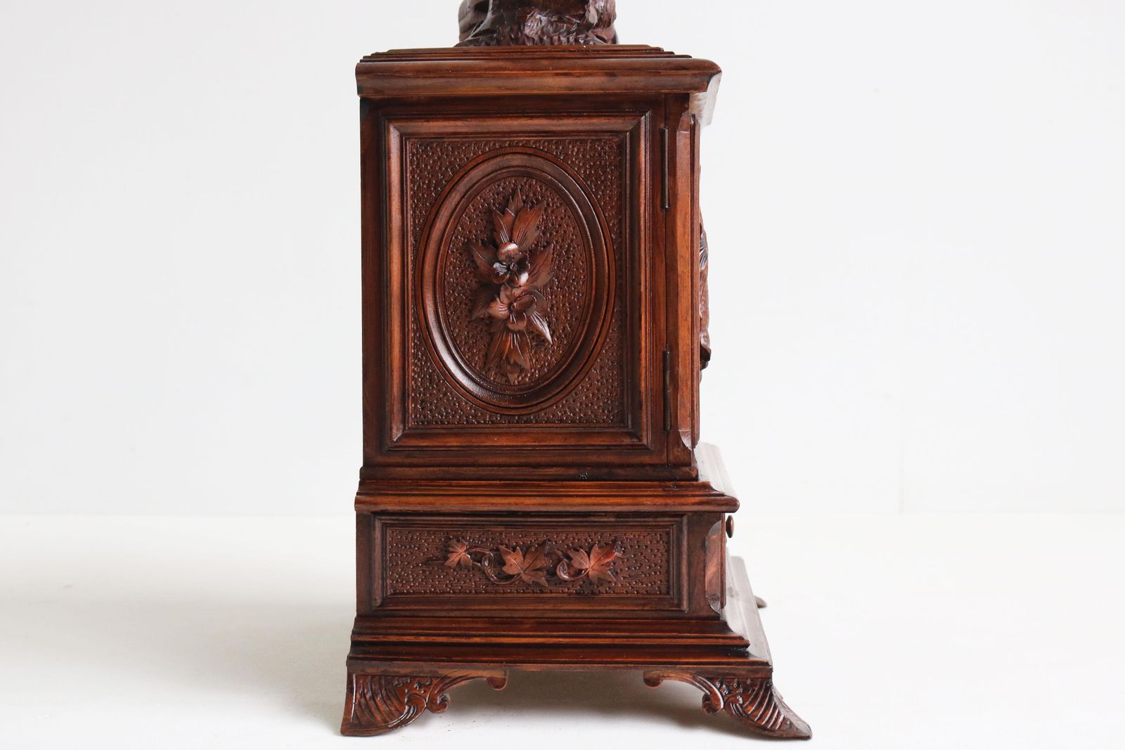 photo vintage Antiek Zwart Woud Sigarenkistje / Humidor 19e Eeuw Gesneden Hert Walnoot Zwitsers
