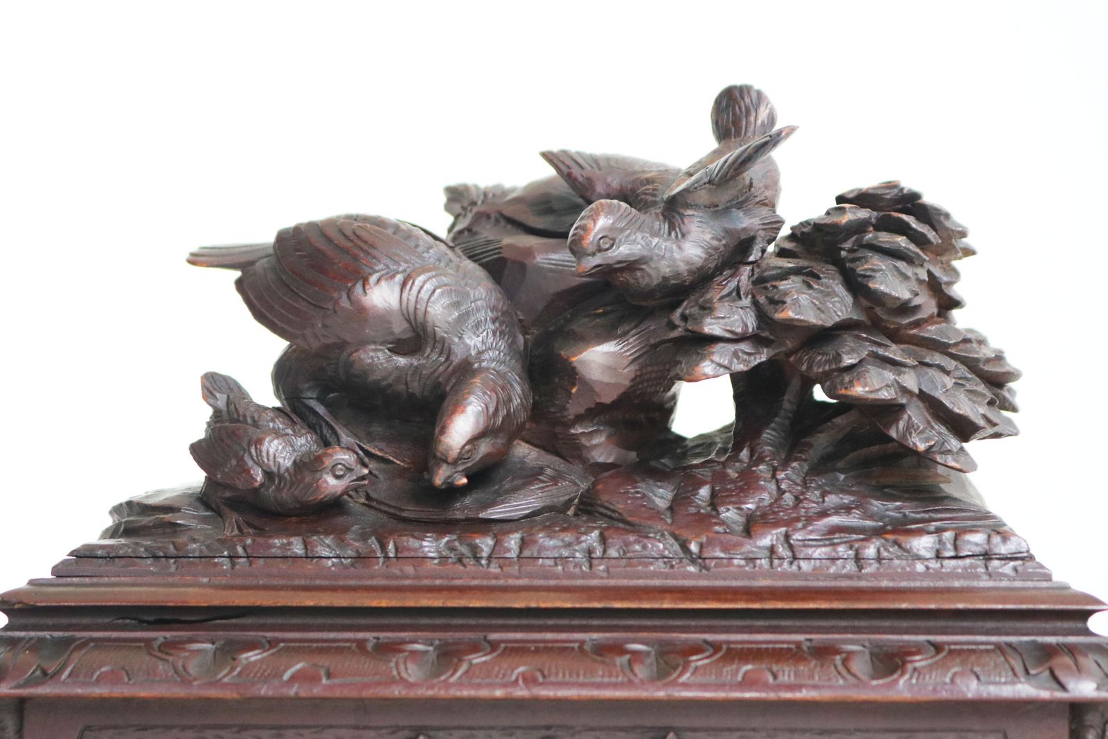 Antiek 19e Eeuws Zwitsers Black Forest Sieradendoosje Met 3 Handgesneden Vogels photo furniture