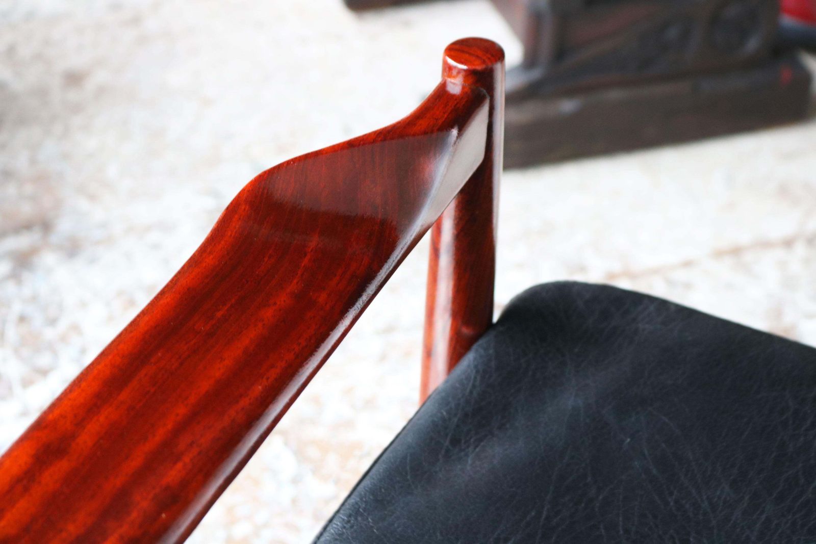 Deense Design Driezitsbank Door Grete Jalk In Zwart Leer En Teak, Ca. Jaren 1950 photo furniture