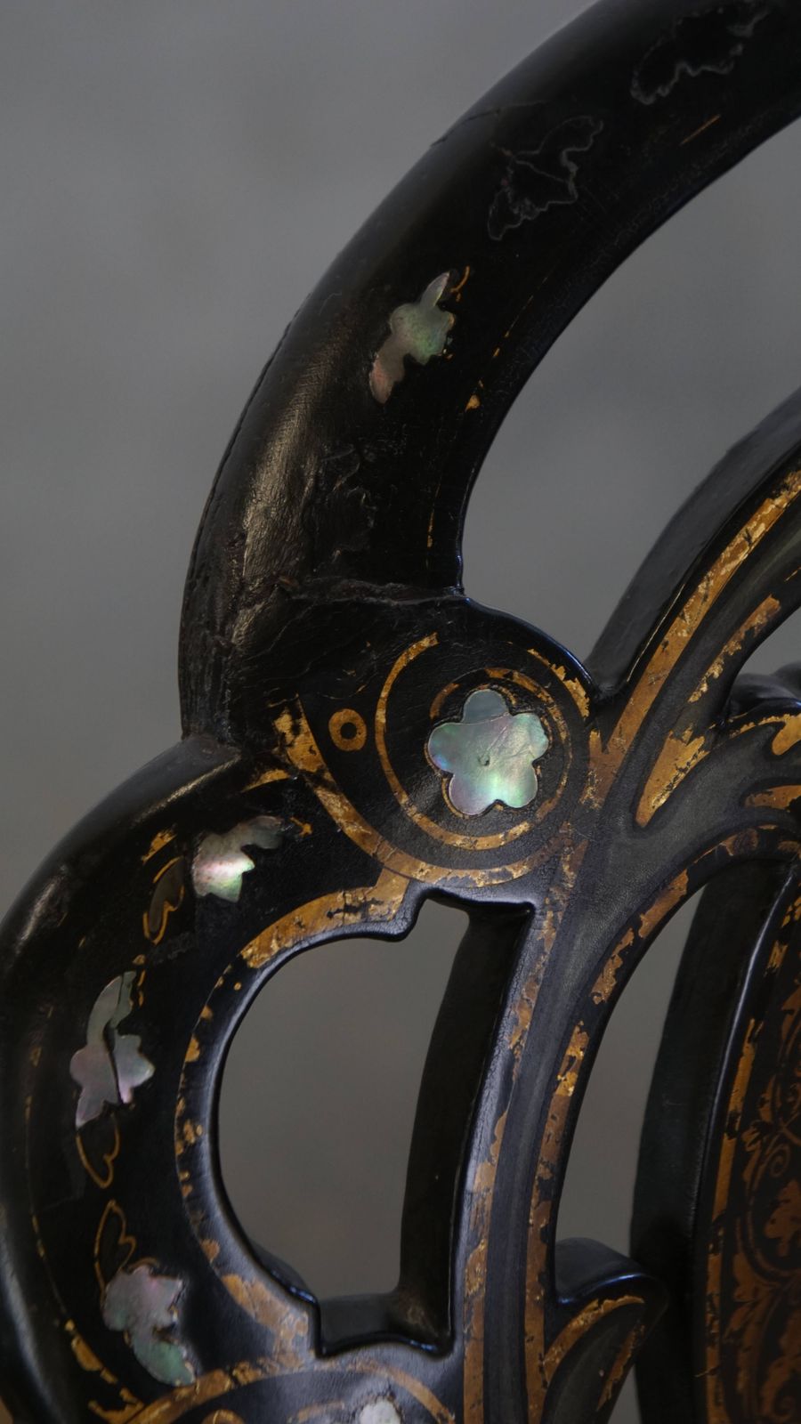 photo vinterior Set Of 2 Beautiful, Unique, Ornate Antique 19th Century English Chinoiserie Mother Of Pearl Chairs