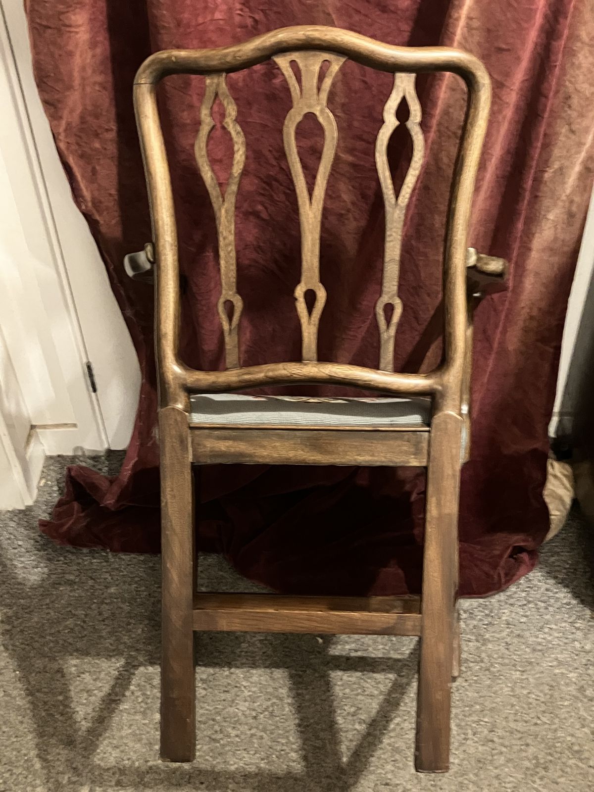 photo vinterior English Georgian Elm And Oak Carver Dining Chairs With Later Upholstered Floral Crotchet Seats