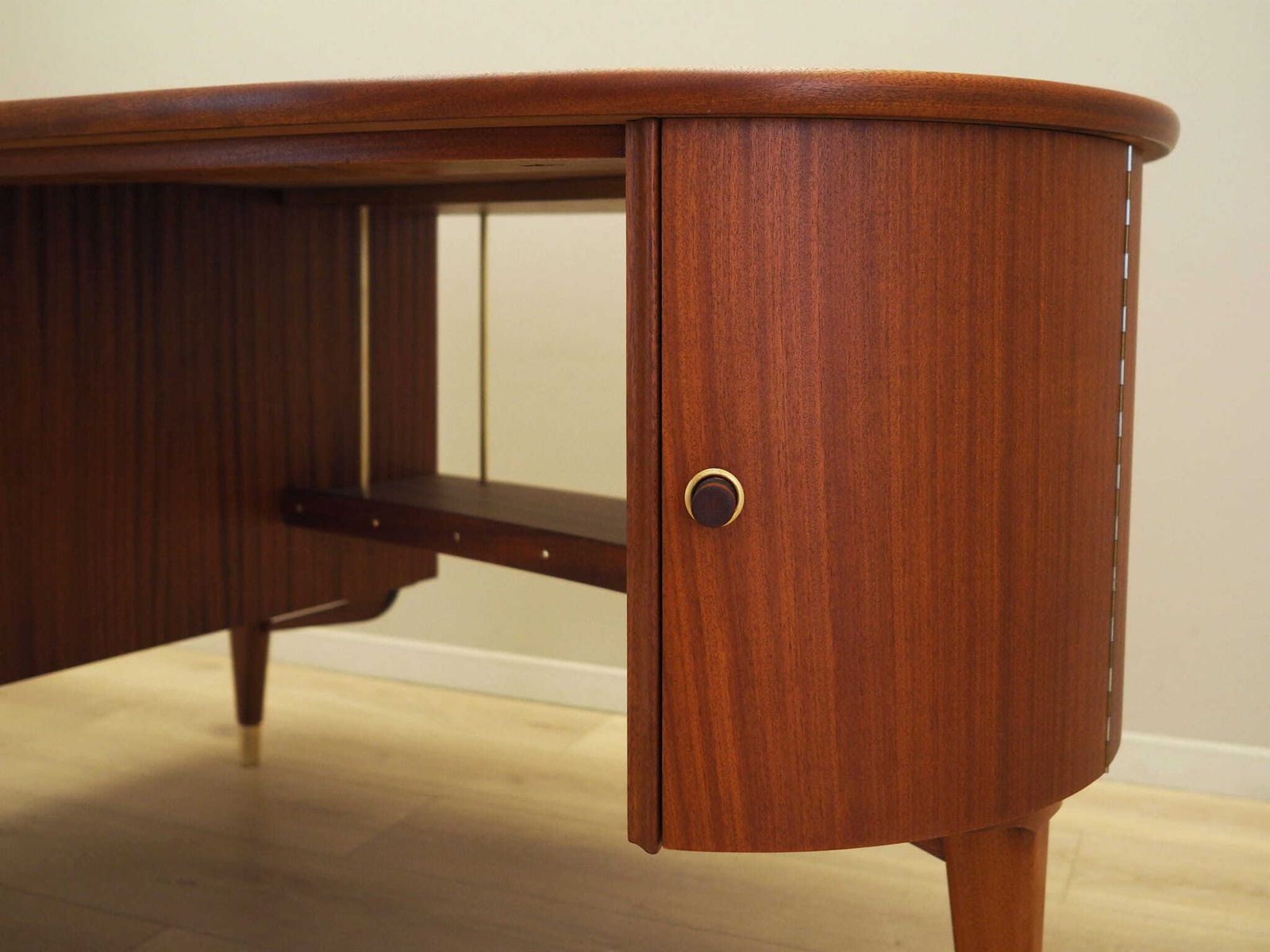 photo vintage Mahogany Desk, Norwegian Design, 1960s, Production: Sola Møbler