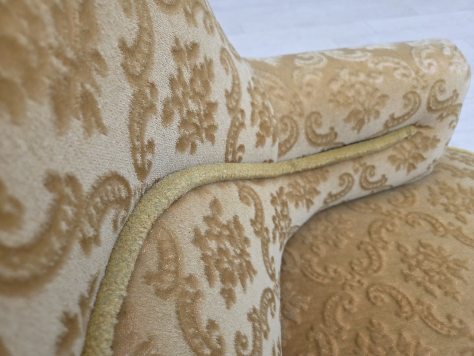 photo vinterior 1950s, Danish 2 Seater Sofa, Green/Honing Furniture Velour.