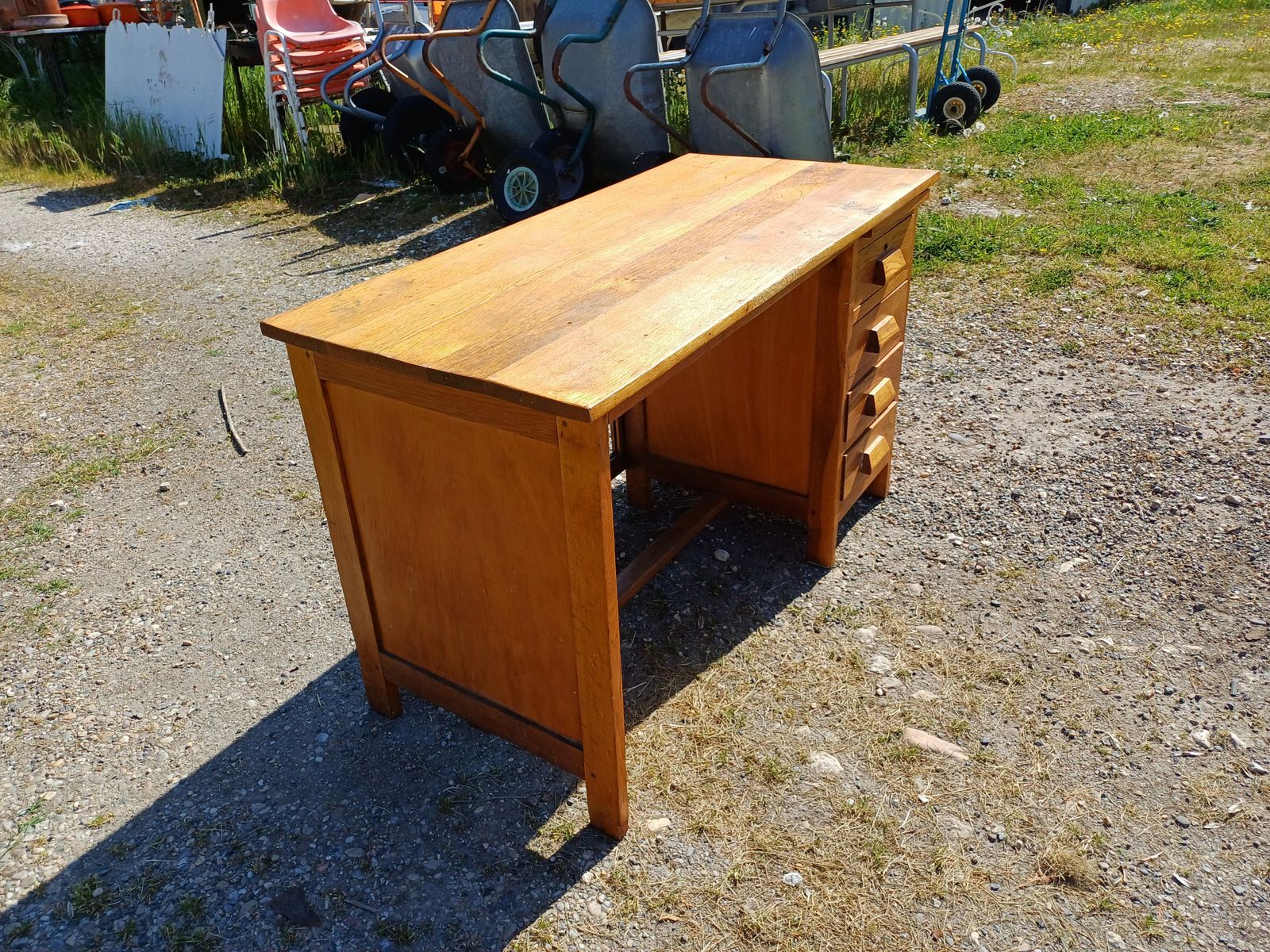 Oak Wood Desk From The 1930s, Vintage photo Furniture