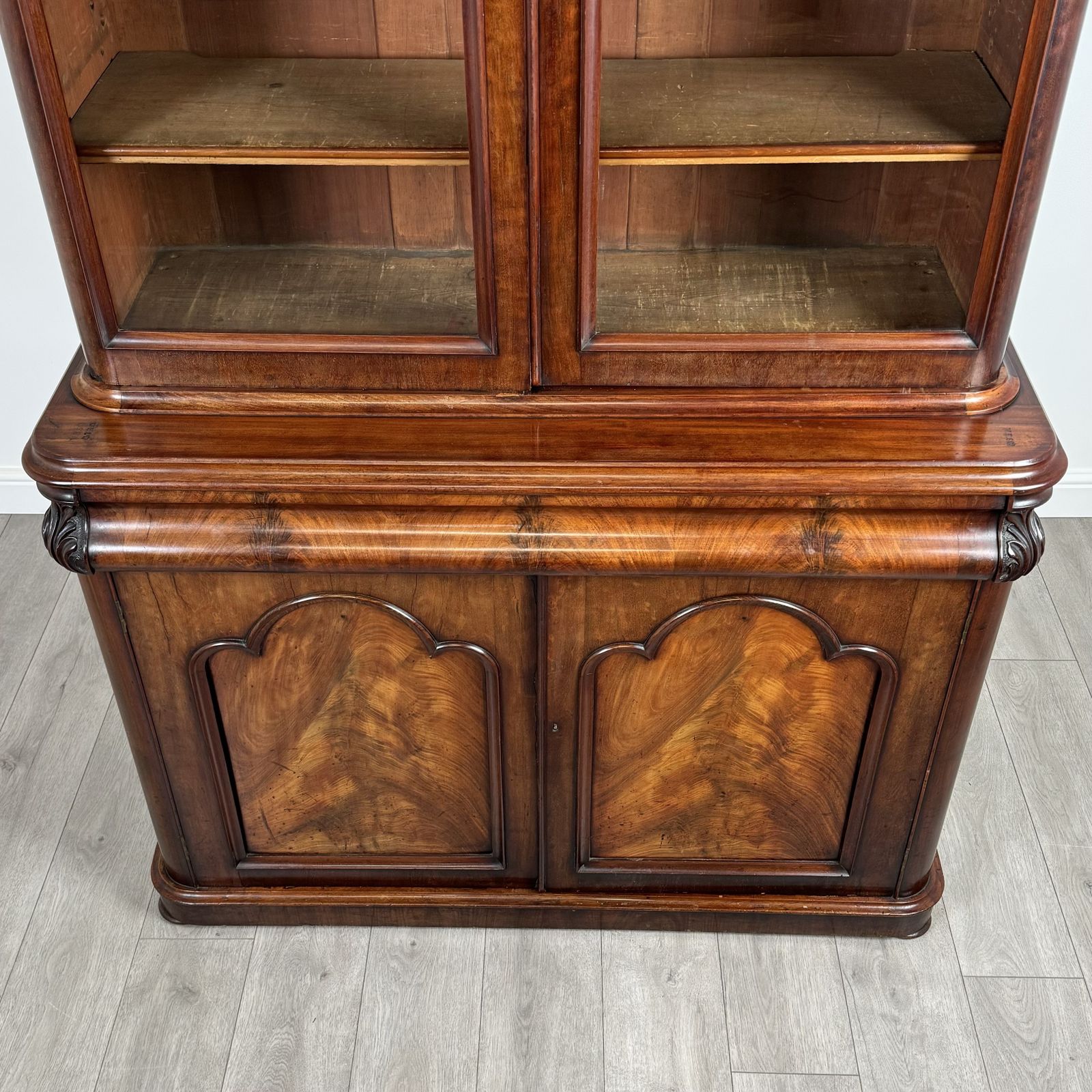 photo vinterior Antique 19th Century Finest Quality Bookcase In Mahogany
